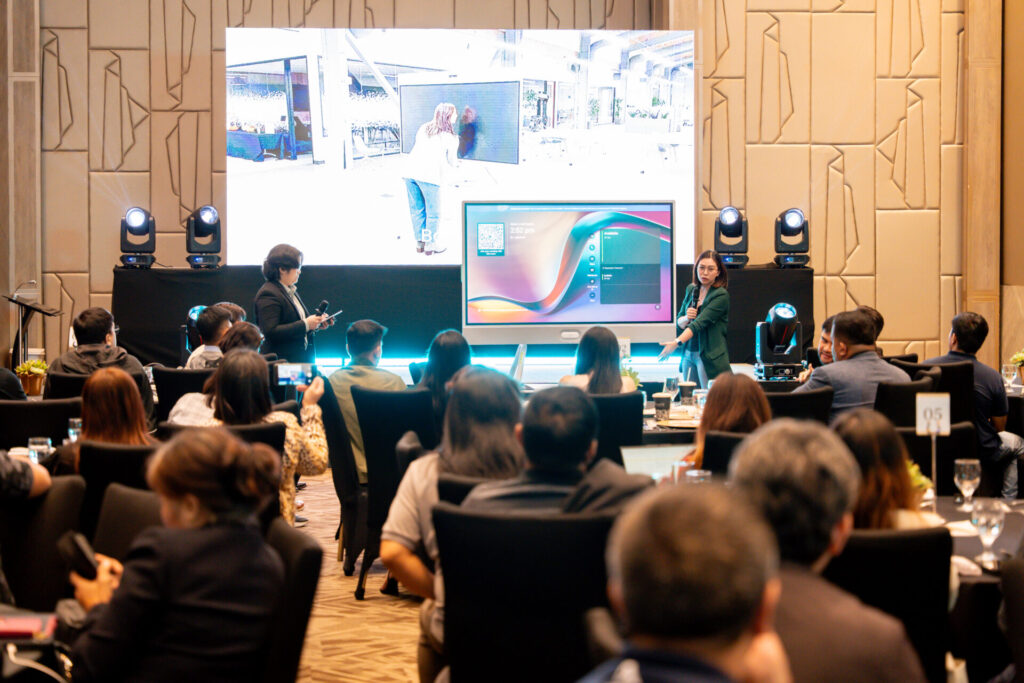 SOCMED_LogitechRB65Launch_002